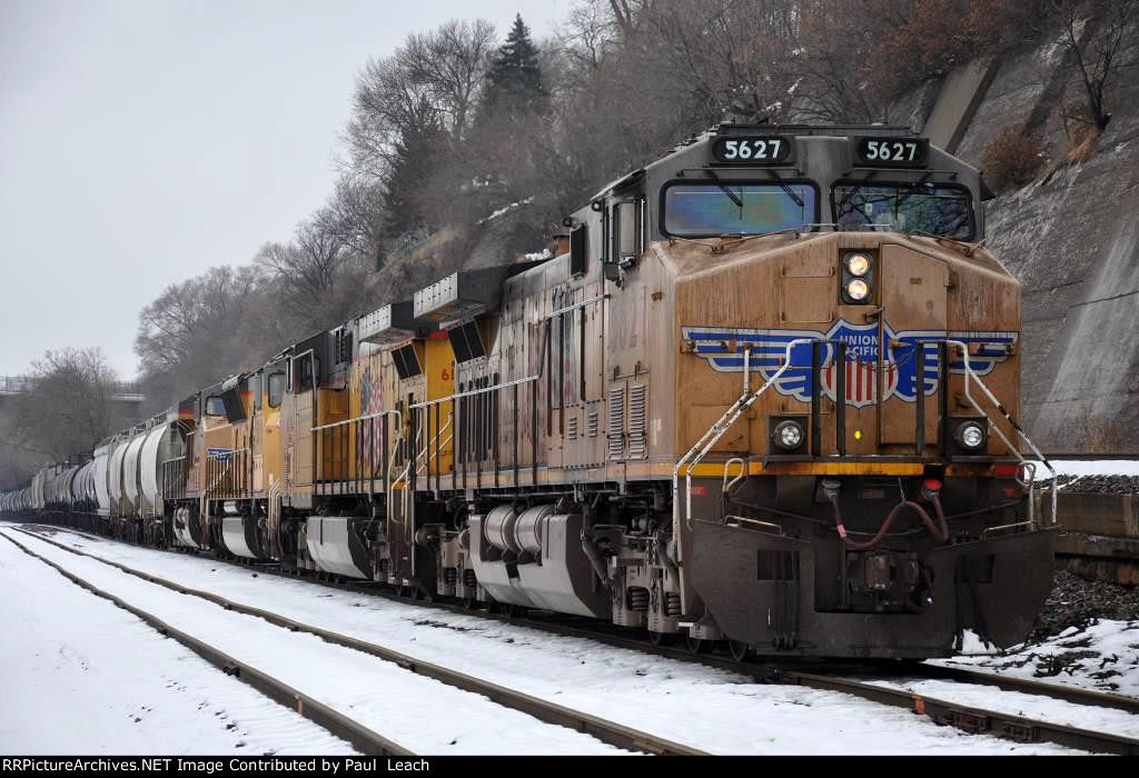 Tied down manifest waits at Chestnut